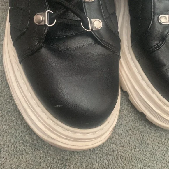 Fall boots - Picture 2 of 4